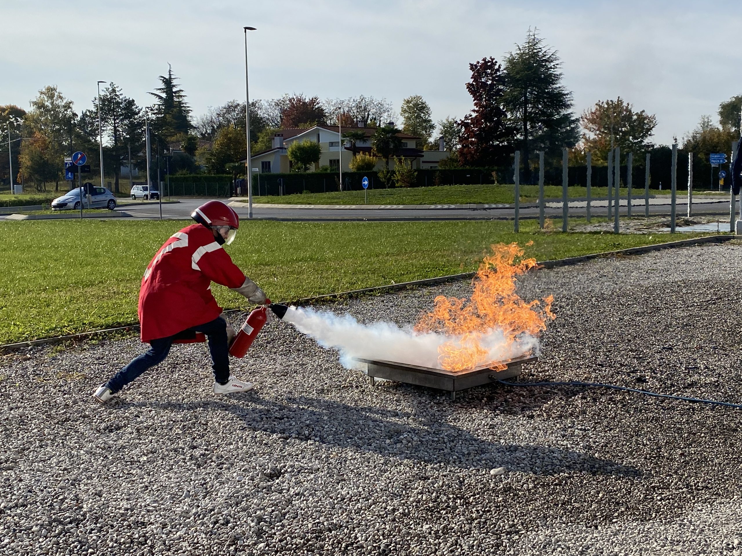 Corso Antincendio Rischio Medio - Prova di spegnimento con estintore 2kg biossido di carbonio