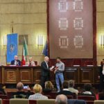 SicurezzAccessibile - Premi di Laurea - Andrea Graba premiato da Peter Tanghetti in rappresentanza della Fondazione Roberto Visintin