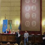 SicurezzAccessibile - Premi di Laurea - Andrea Graba premiato da Peter Tanghetti in rappresentanza della Fondazione Roberto Visintin