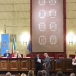 SicurezzAccessibile - Premi di Laurea - Gaetano Restuccia premiato da Davide Degrassi in rappresentanza di FirEst e della Fondazione AiFOS